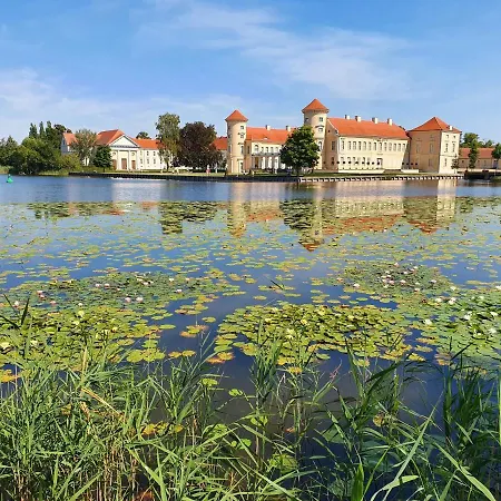 Schloss-und Seeblick