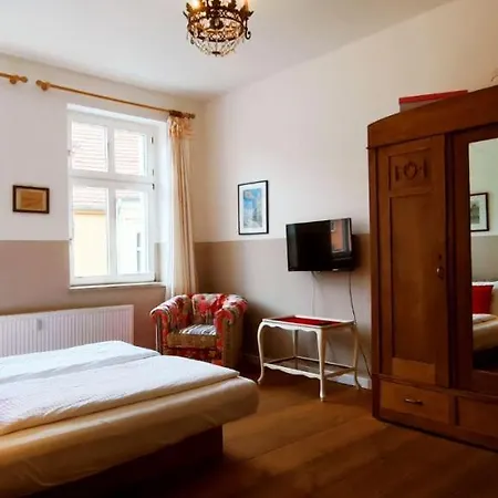 Schloss-und Seeblick