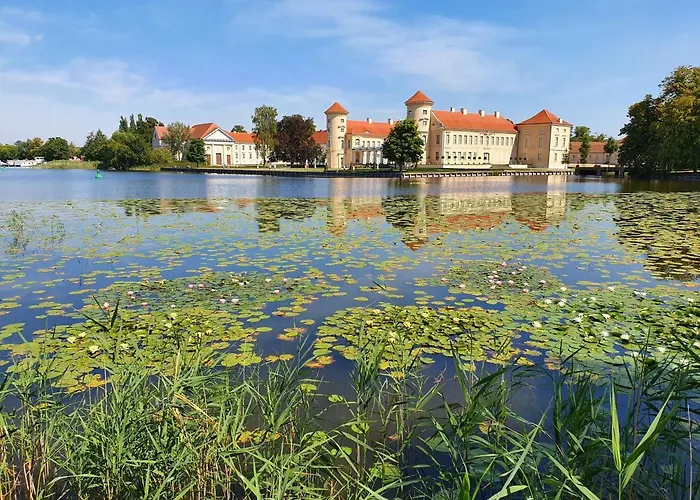 Schloss-und Seeblick