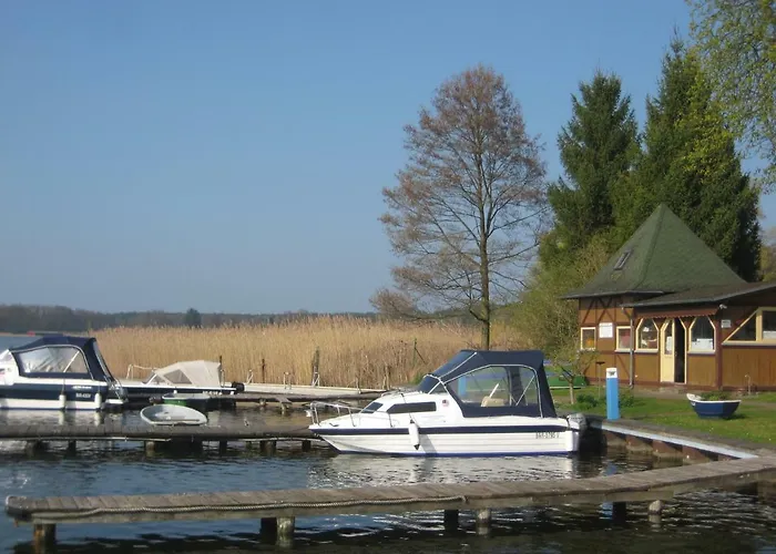 Schloss-und Seeblick ריינסברג